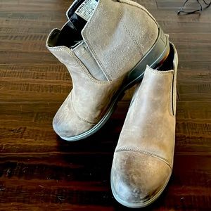 Sorel booties size 7.5.
